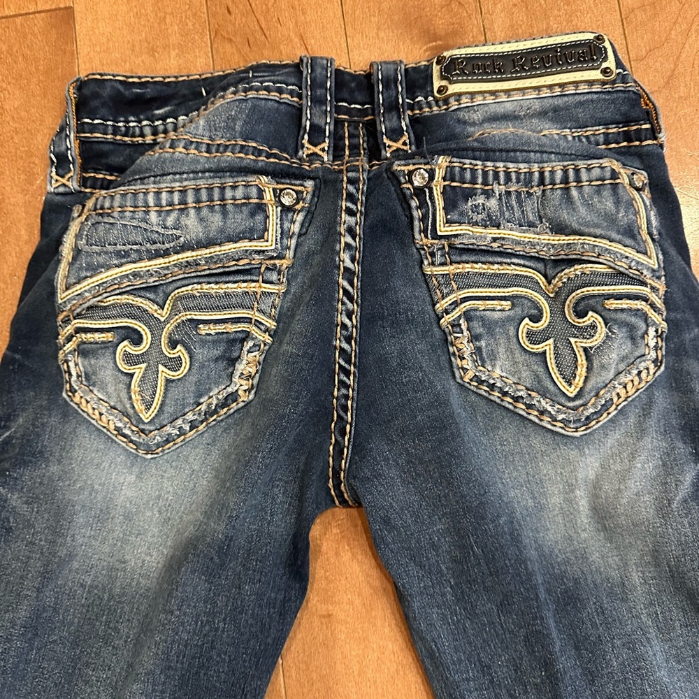 **EXCELLENT CONDITION** Rock Revival Caro skinny crop jeans size 26